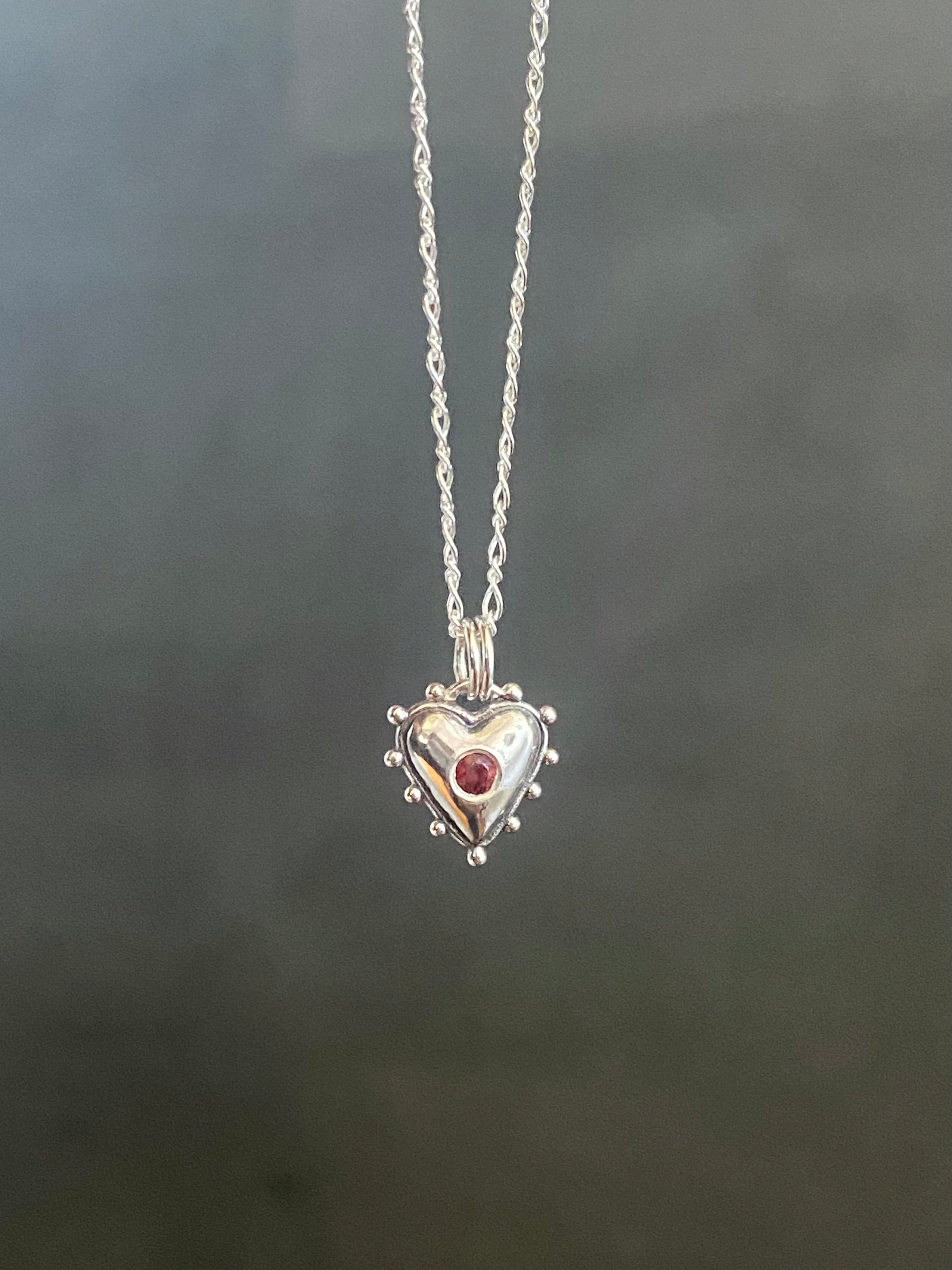 'Anya Necklace Flush Set Garnet