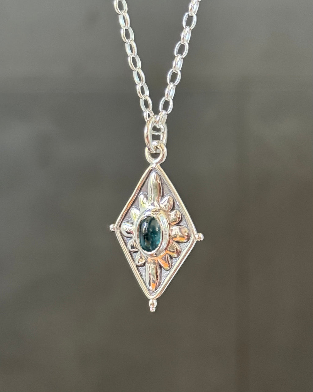 Diamond Flower Necklace Kyanite