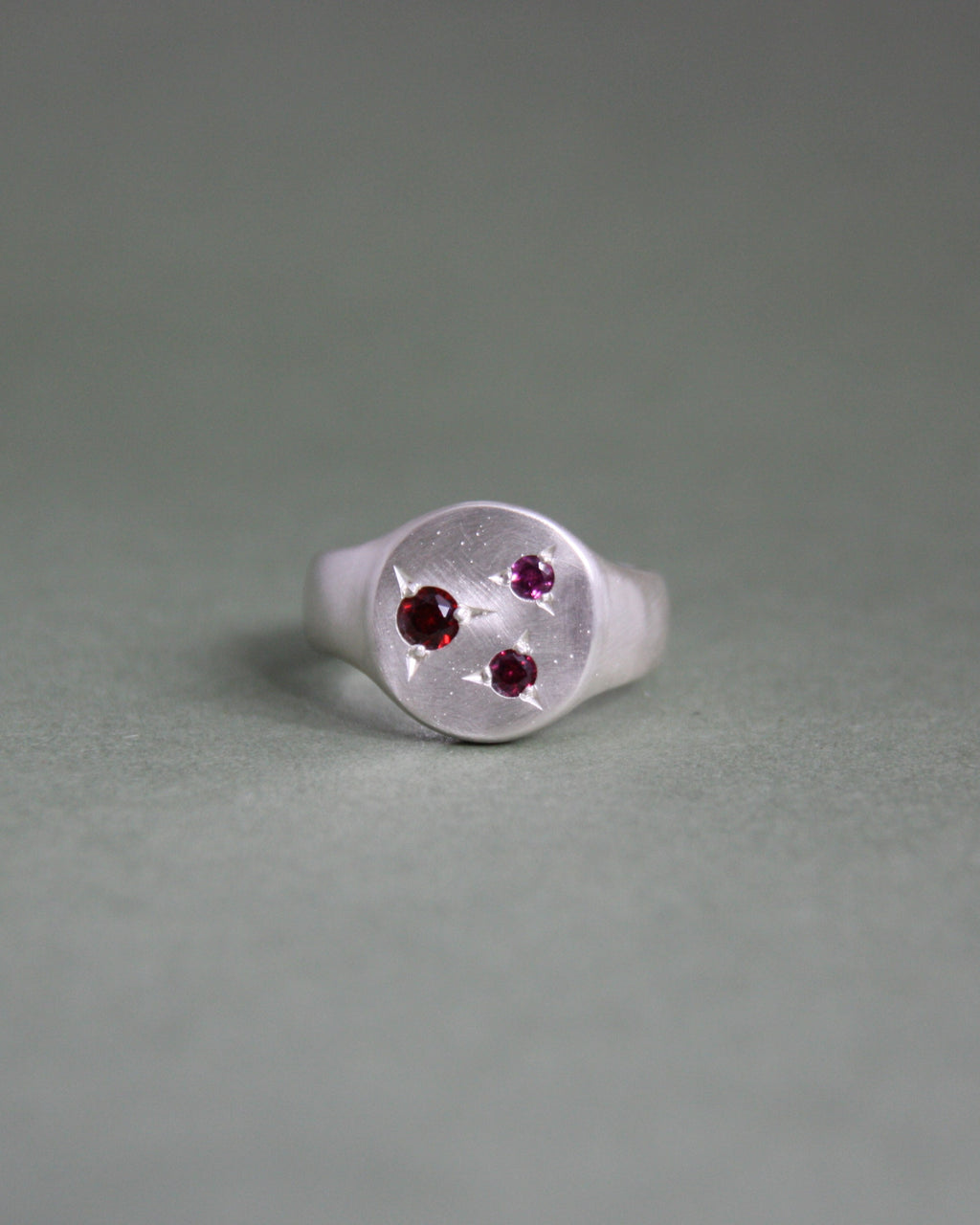 Trio Garnets Signet 11 1/4
