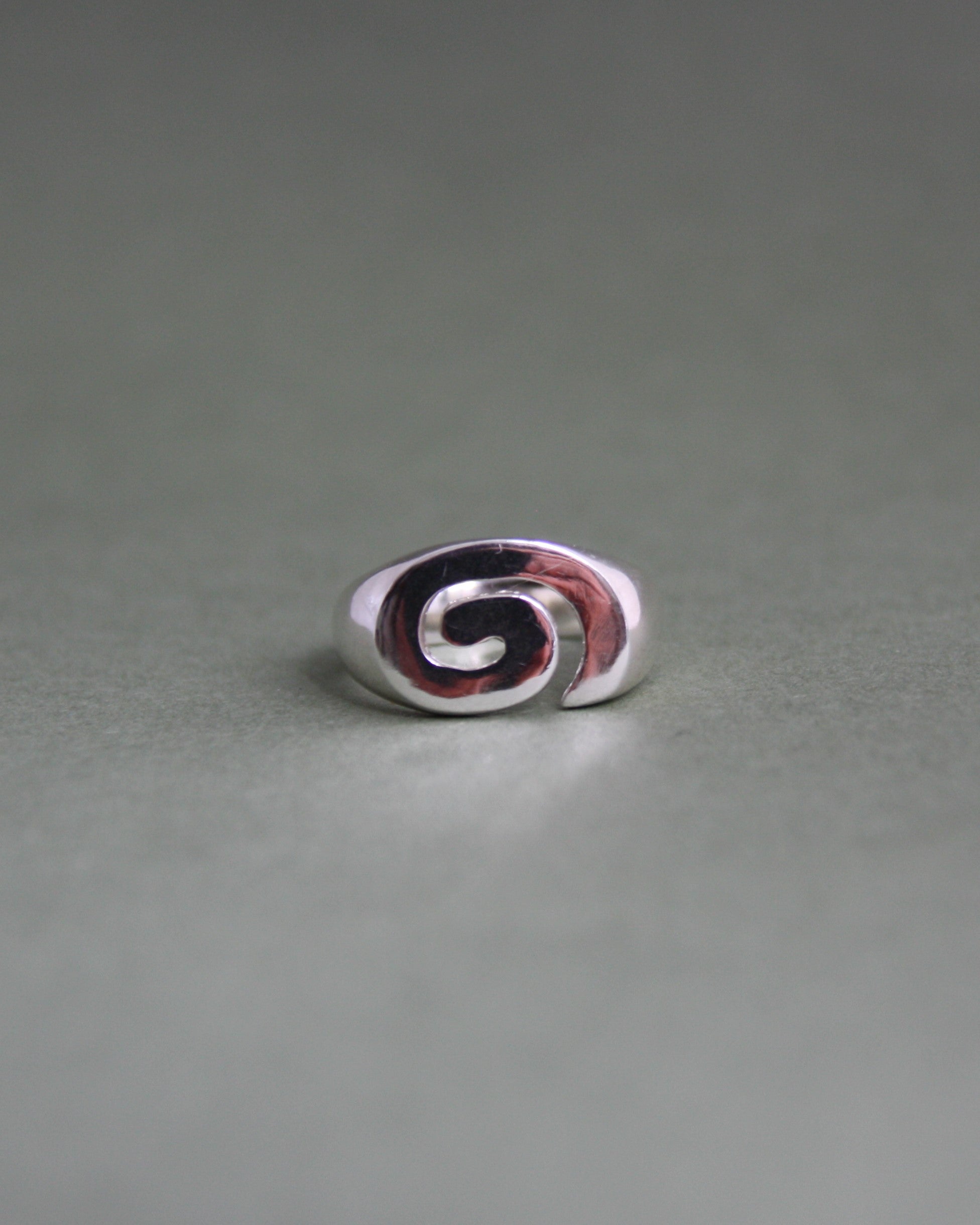 Spiral Signet Q