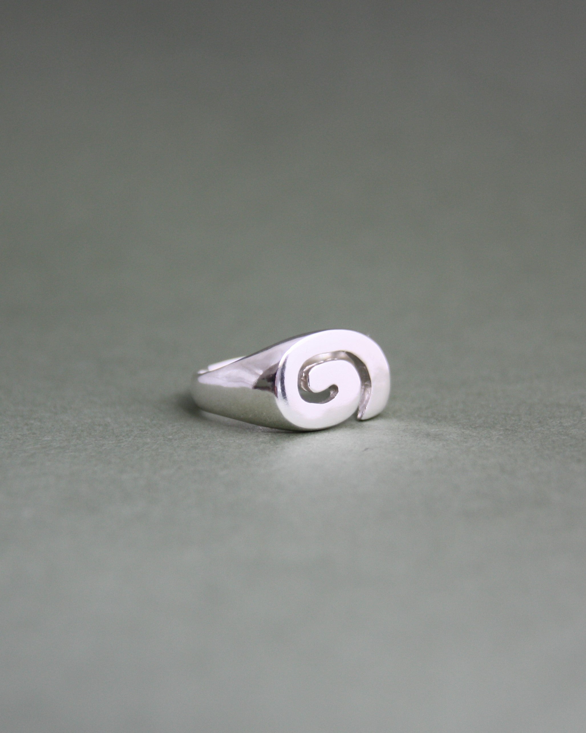Spiral Signet Q