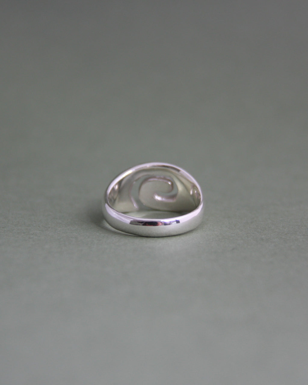 Spiral Signet Q