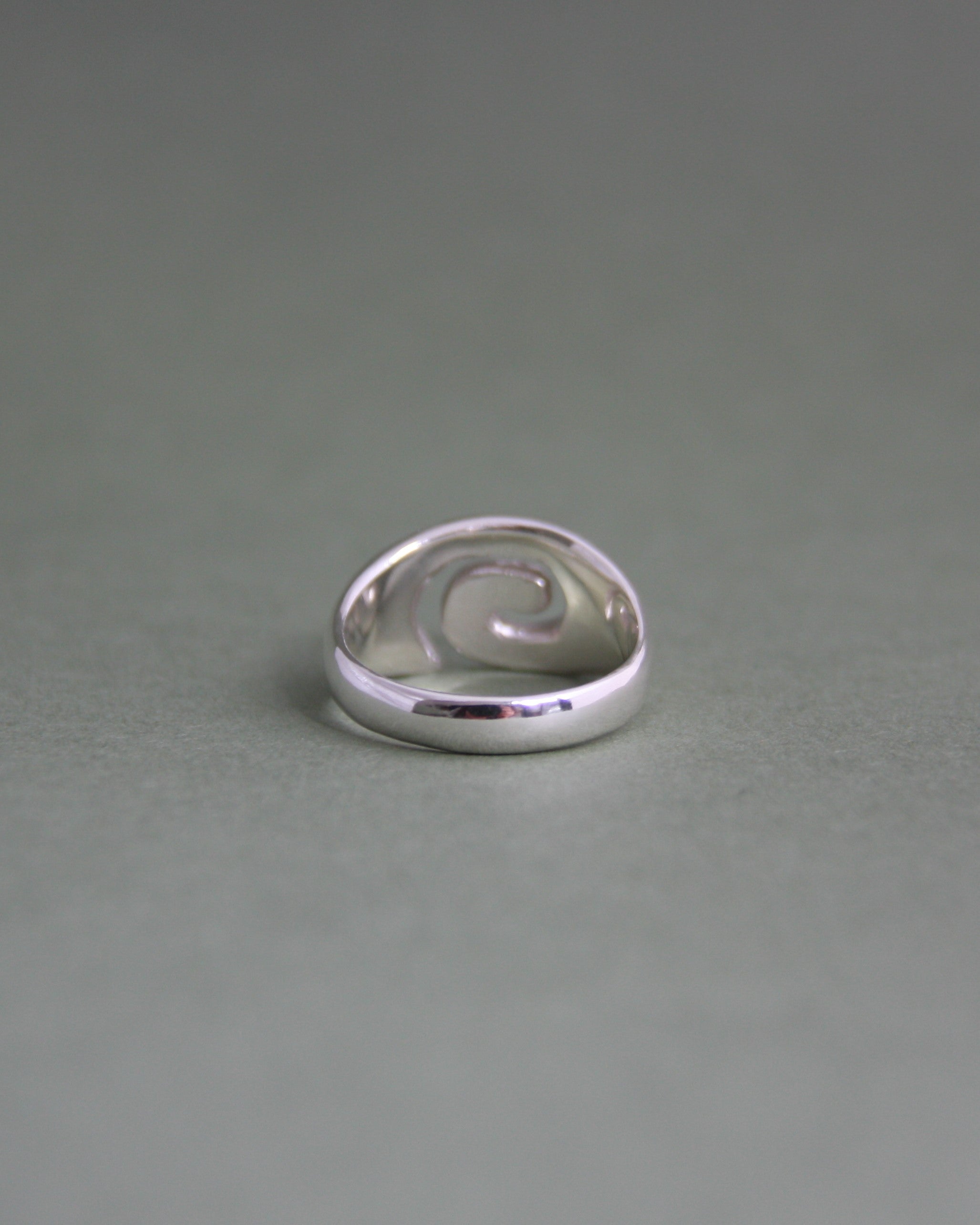 Spiral Signet Q