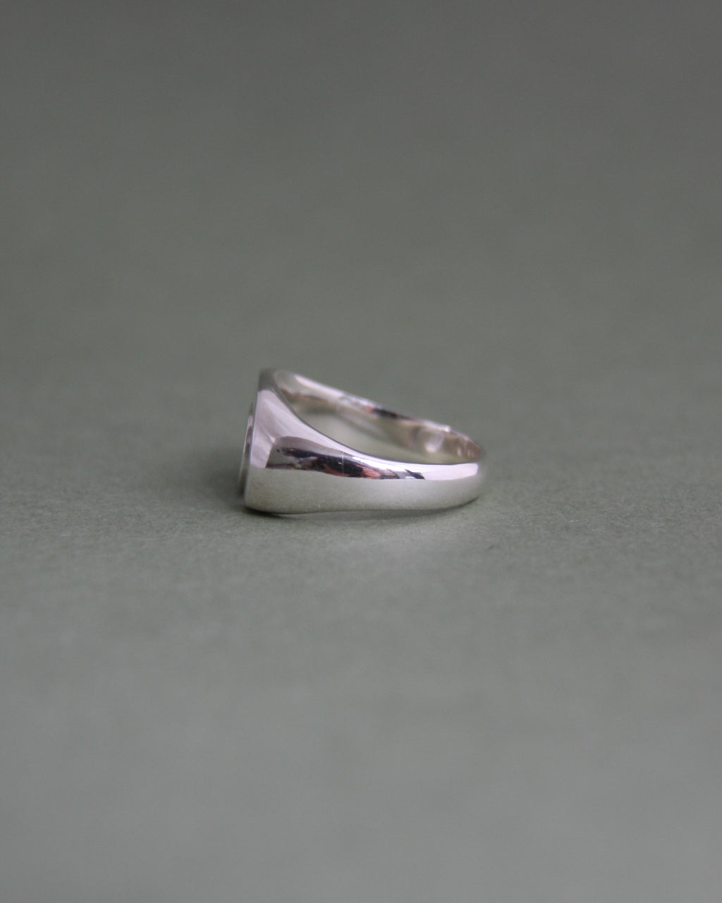 Spiral Signet Q