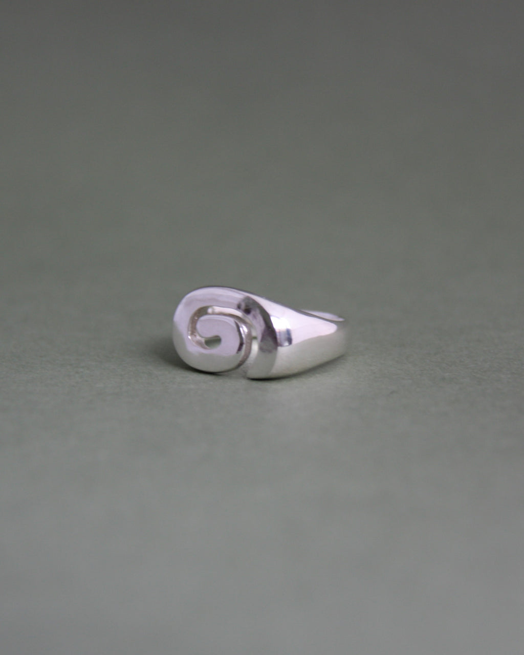 Spiral Signet Q