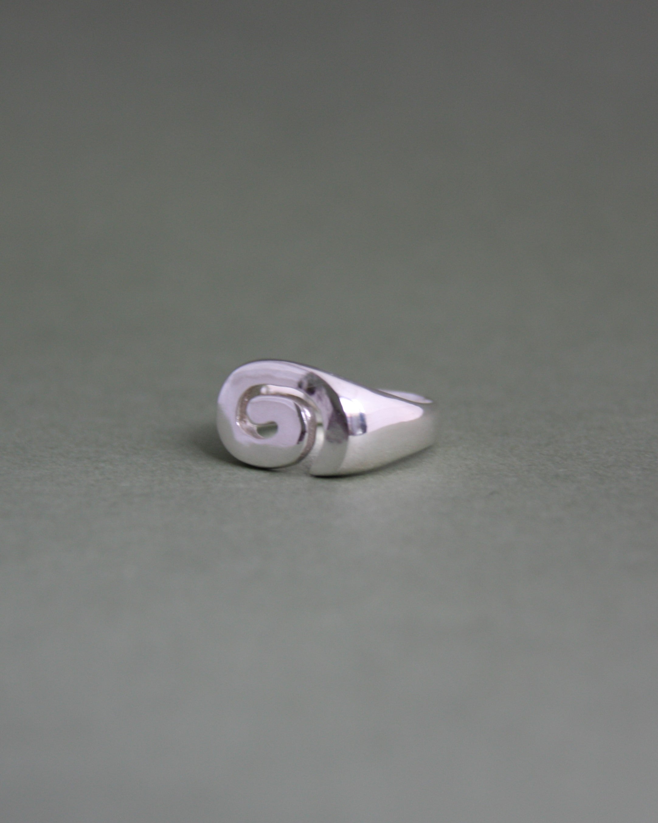 Spiral Signet Q