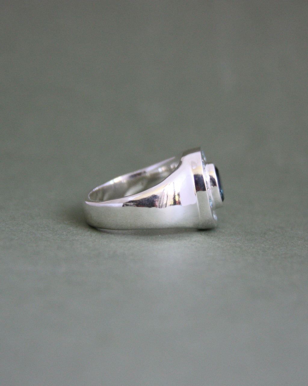 Sundial Ring Q 1/2