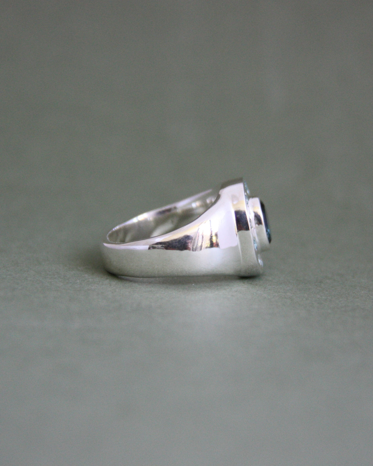 Sundial Ring Q 1/2