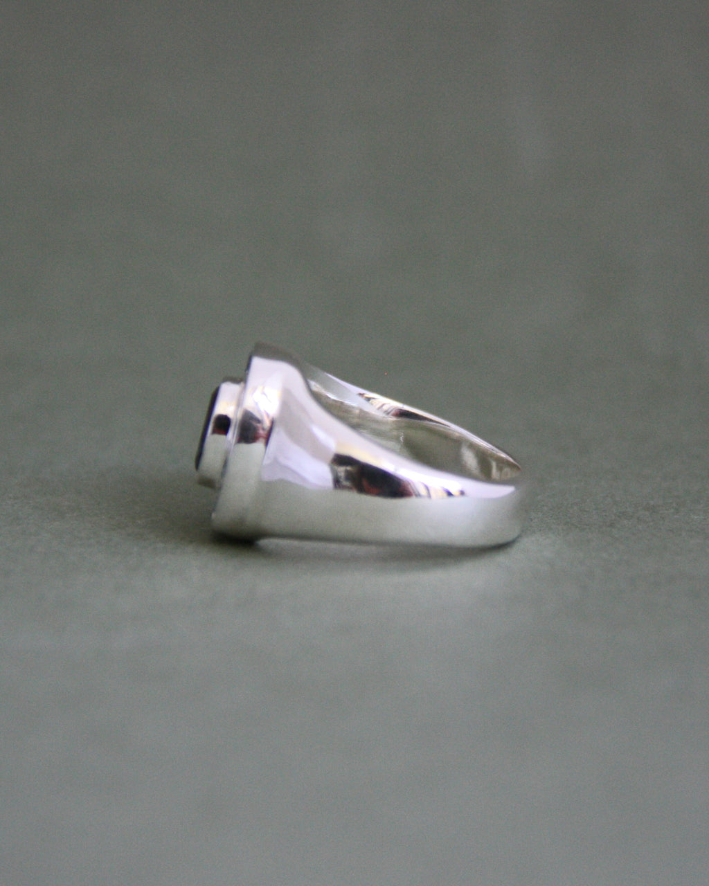 Sundial Ring Q 1/2