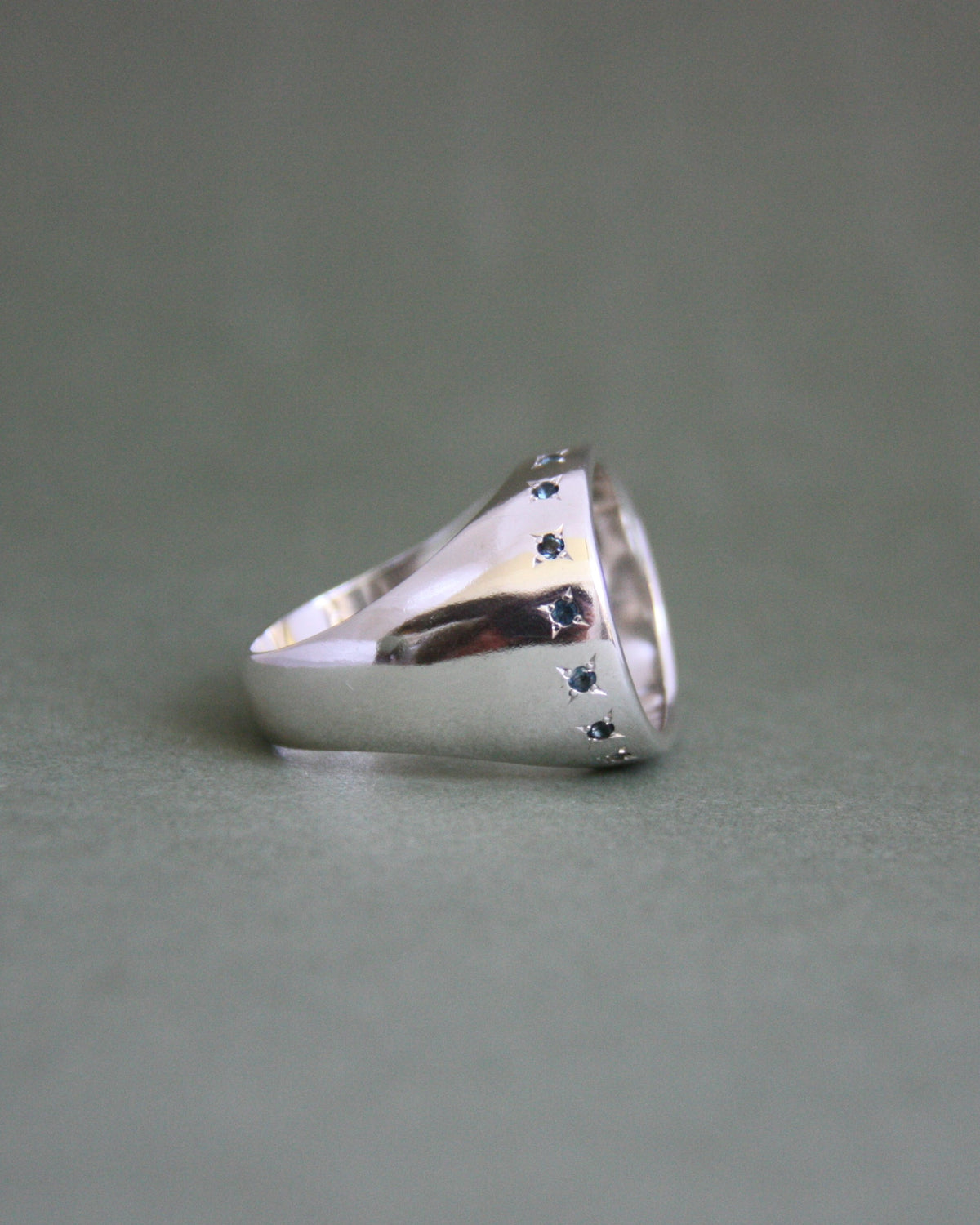 Hollow Ring S 1/2