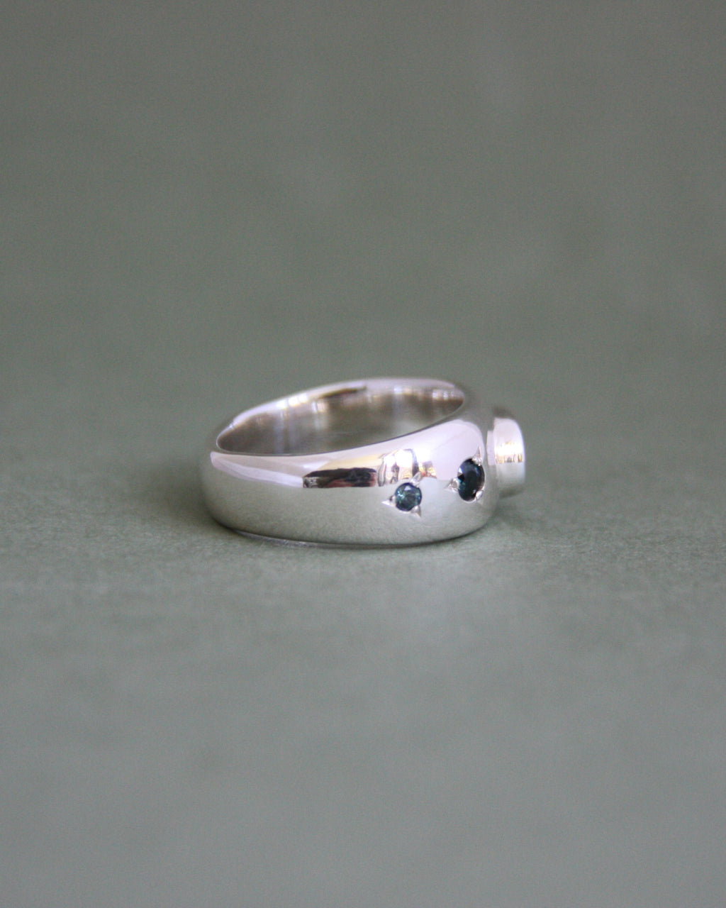 Fade Out Ring Opal & Sapphires P