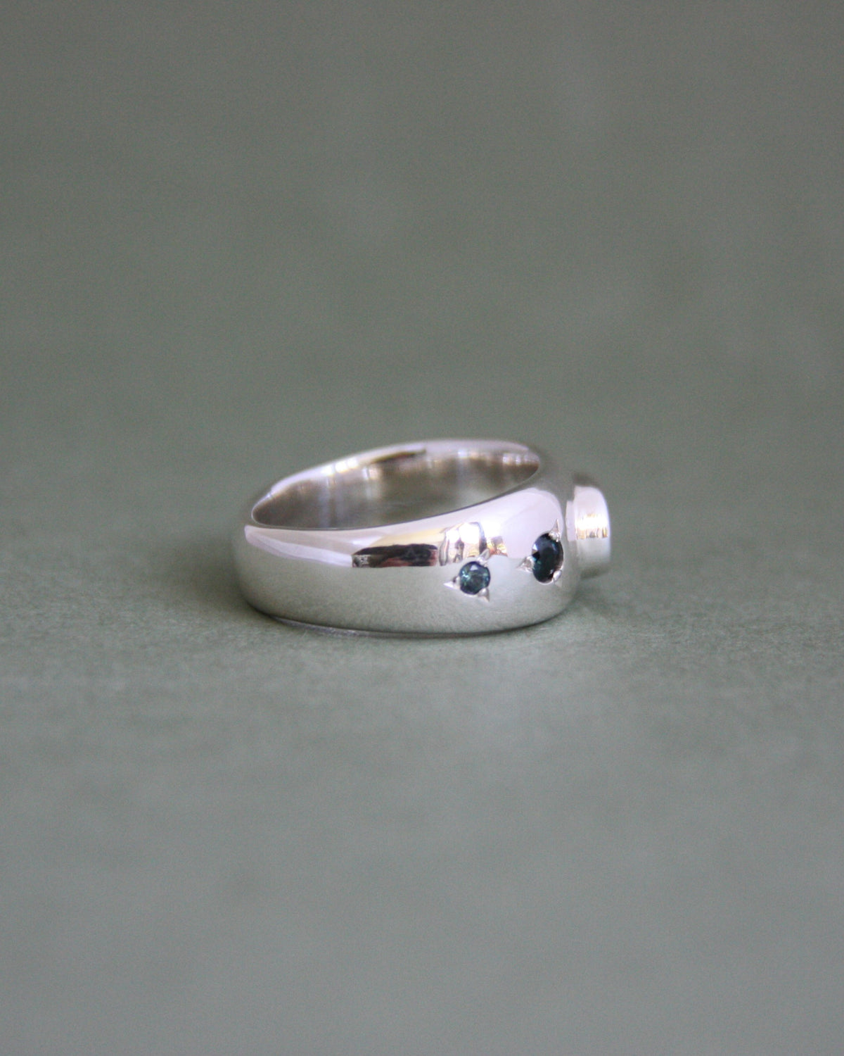 Fade Out Ring Opal & Sapphires P