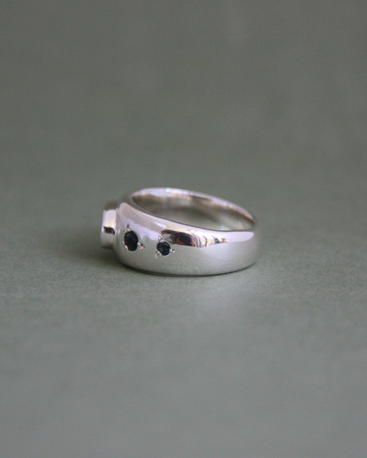 Fade Out Ring Opal & Sapphires P
