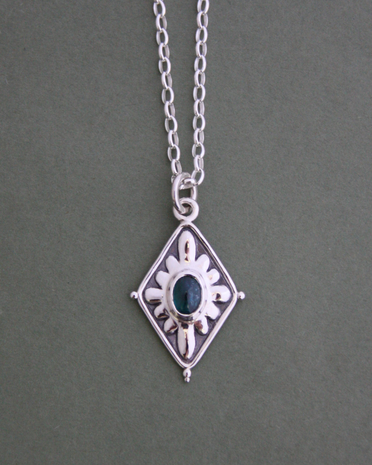 Diamond Flower Necklace Kyanite