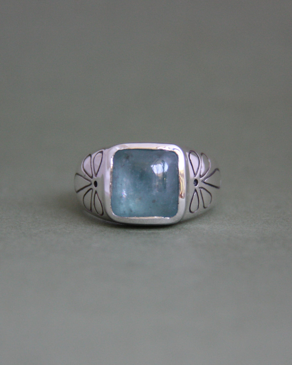 Bloom Ring Kyanite U