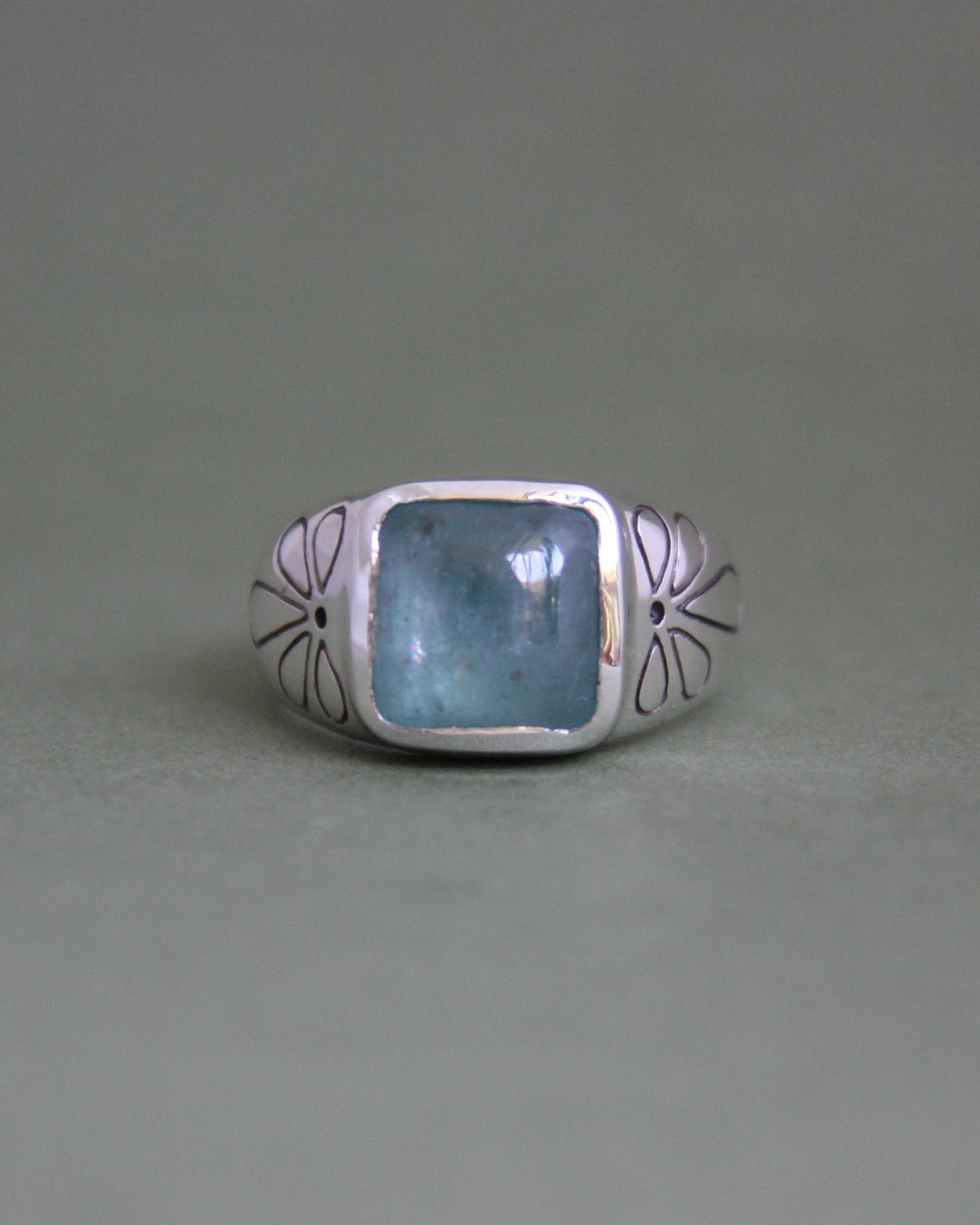 Bloom Ring Kyanite U