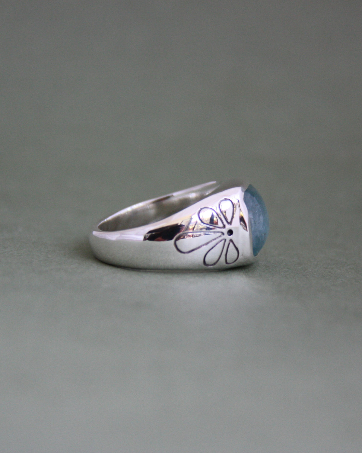Bloom Ring Kyanite U