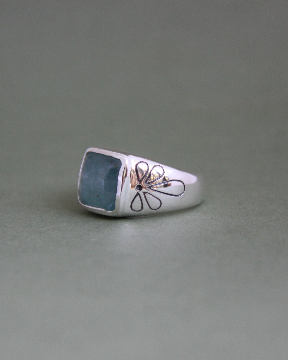 Bloom Ring Kyanite U