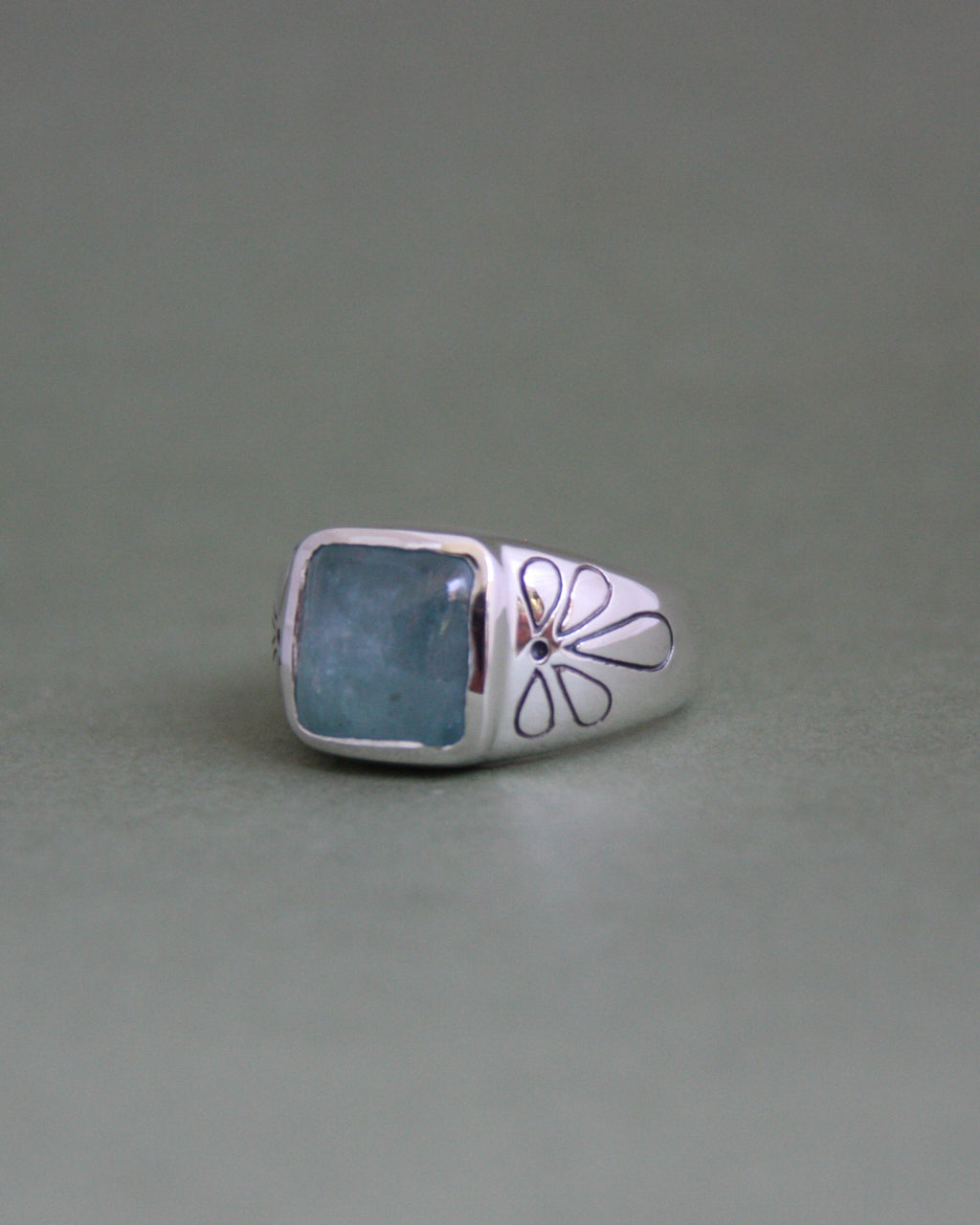 Bloom Ring Kyanite U