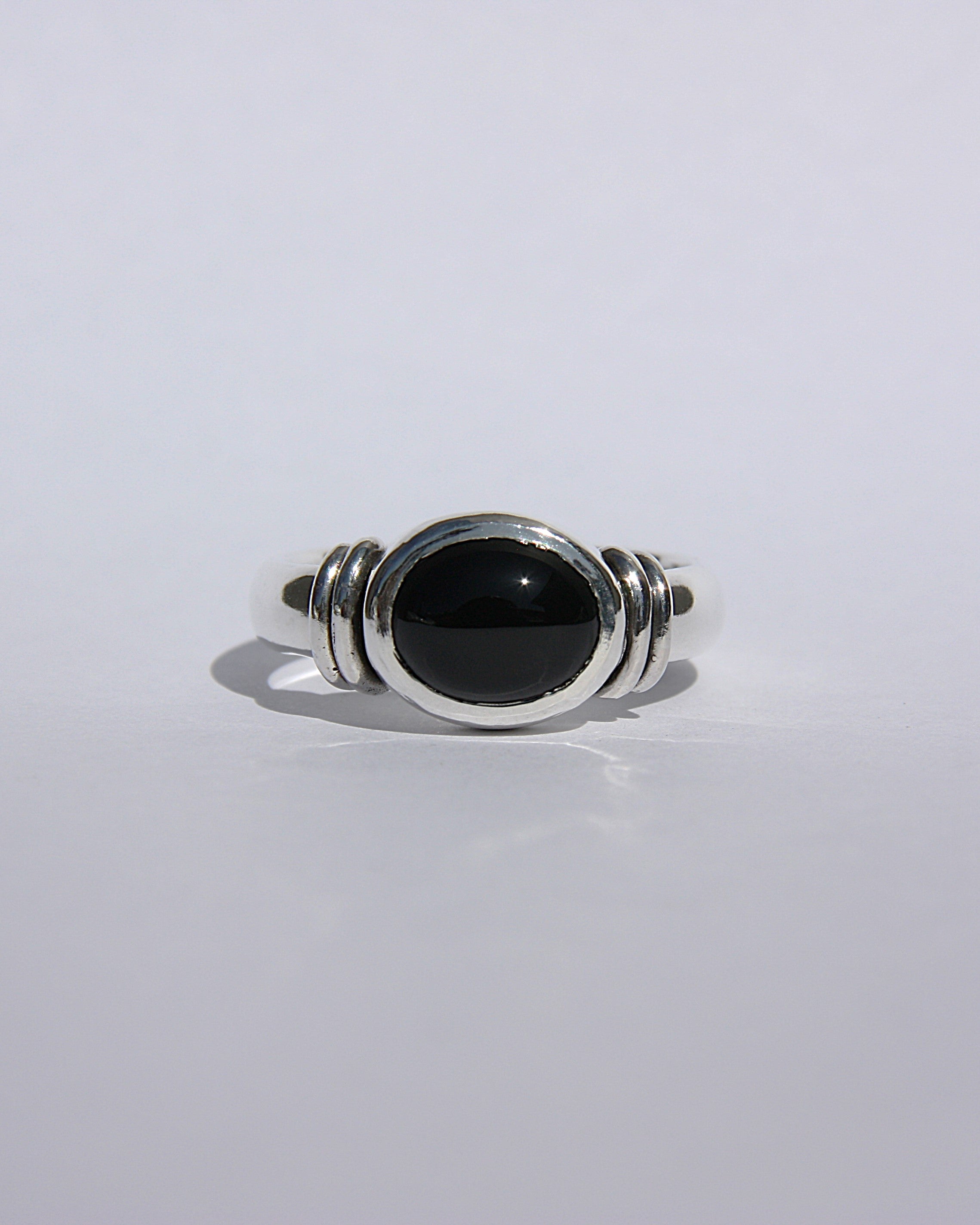 Violet Ring Black Onyx T 1/2