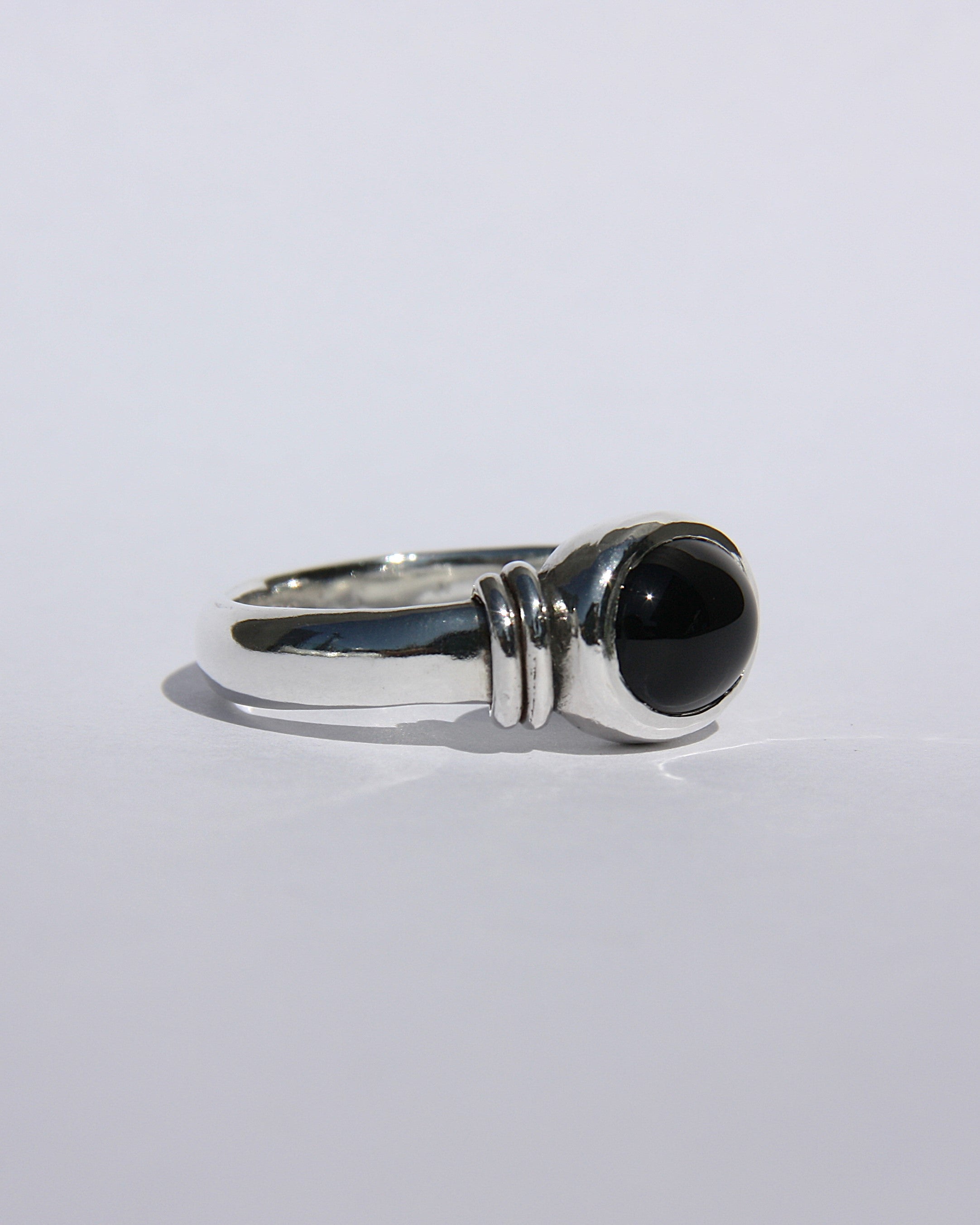 Violet Ring Black Onyx T 1/2