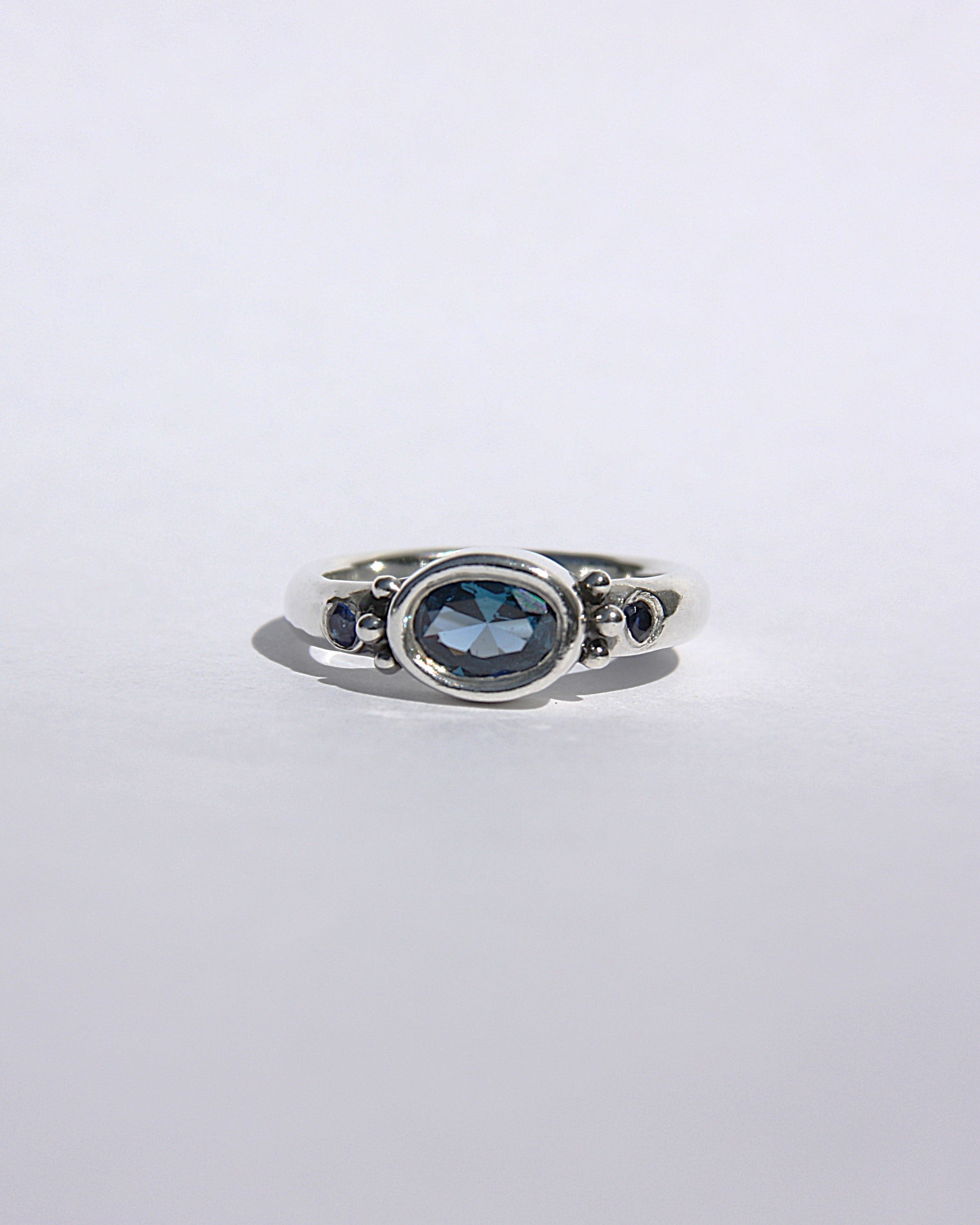 Dainty Blue Ring I 1/2