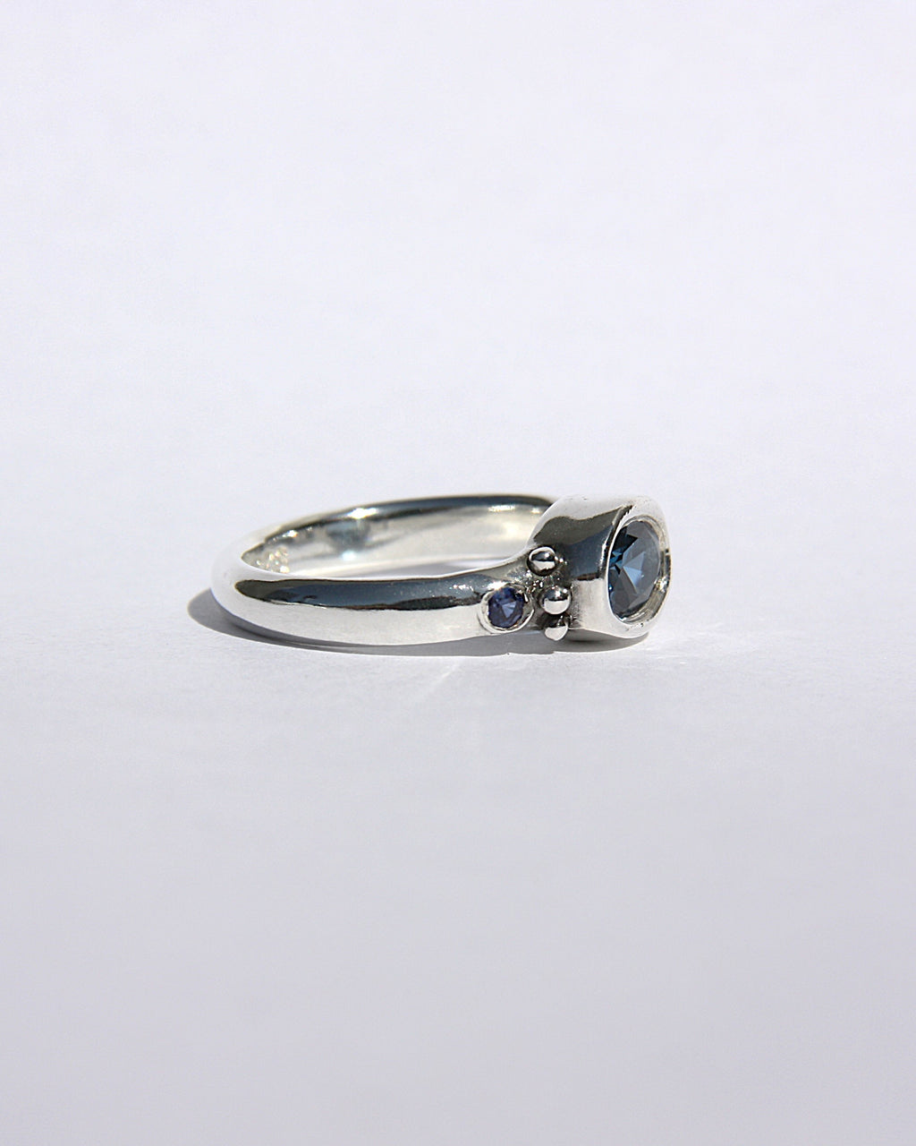 Dainty Blue Ring I 1/2
