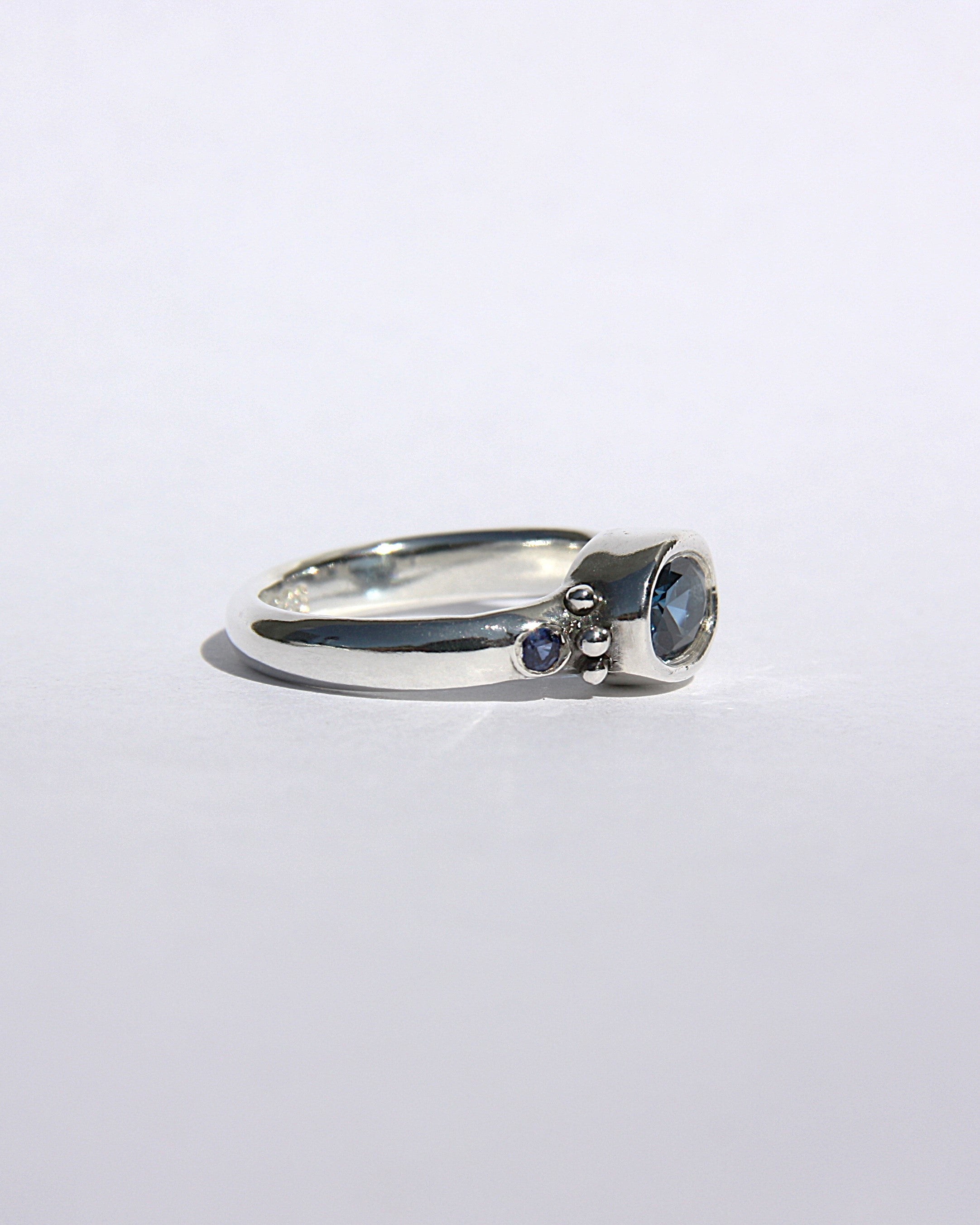Dainty Blue Ring I 1/2