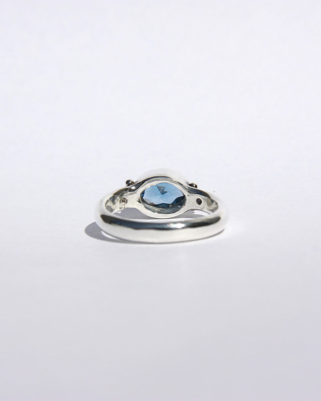 Dainty Blue Ring I 1/2