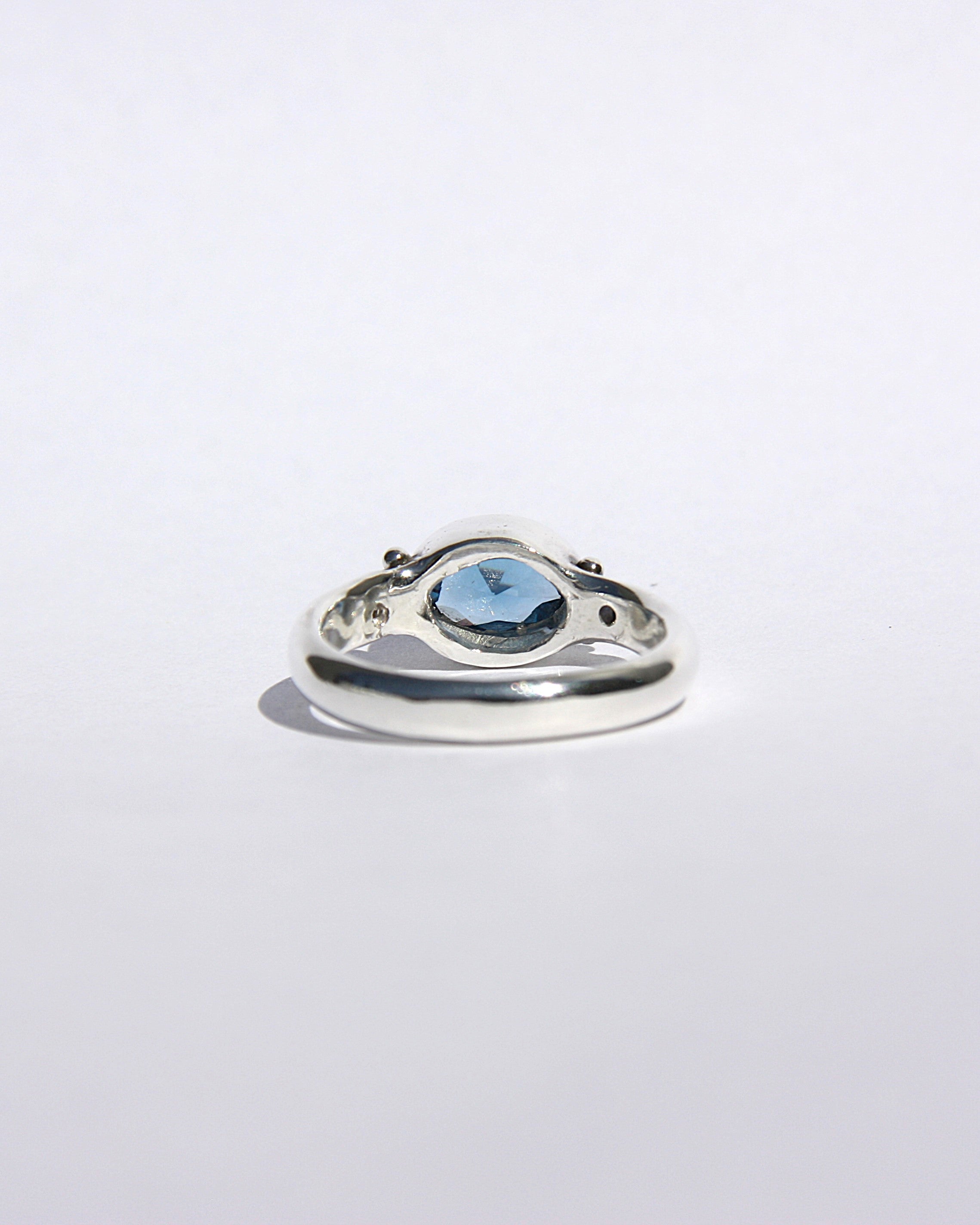 Dainty Blue Ring I 1/2