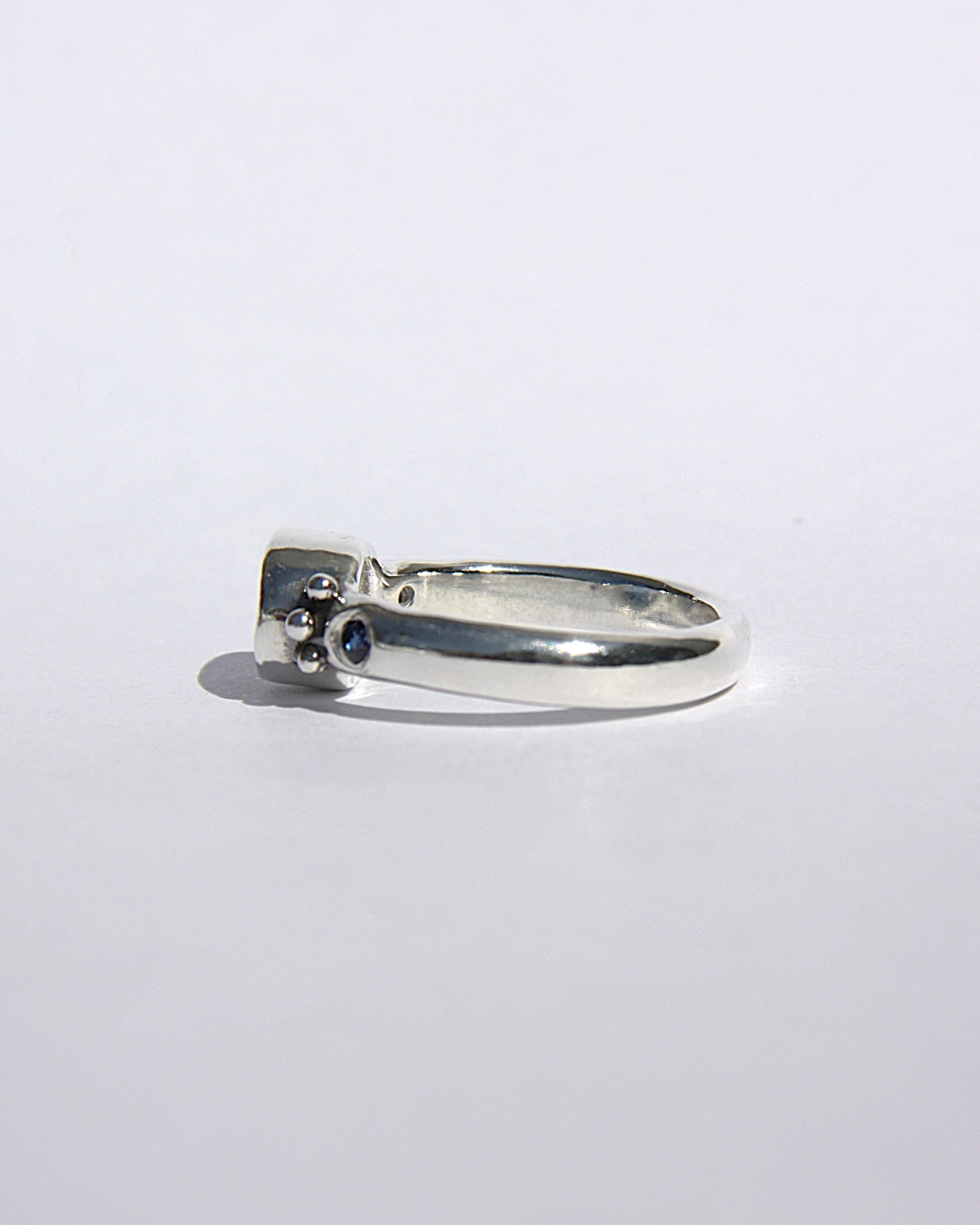 Dainty Blue Ring I 1/2