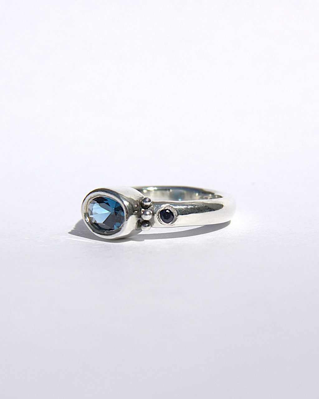 Dainty Blue Ring I 1/2