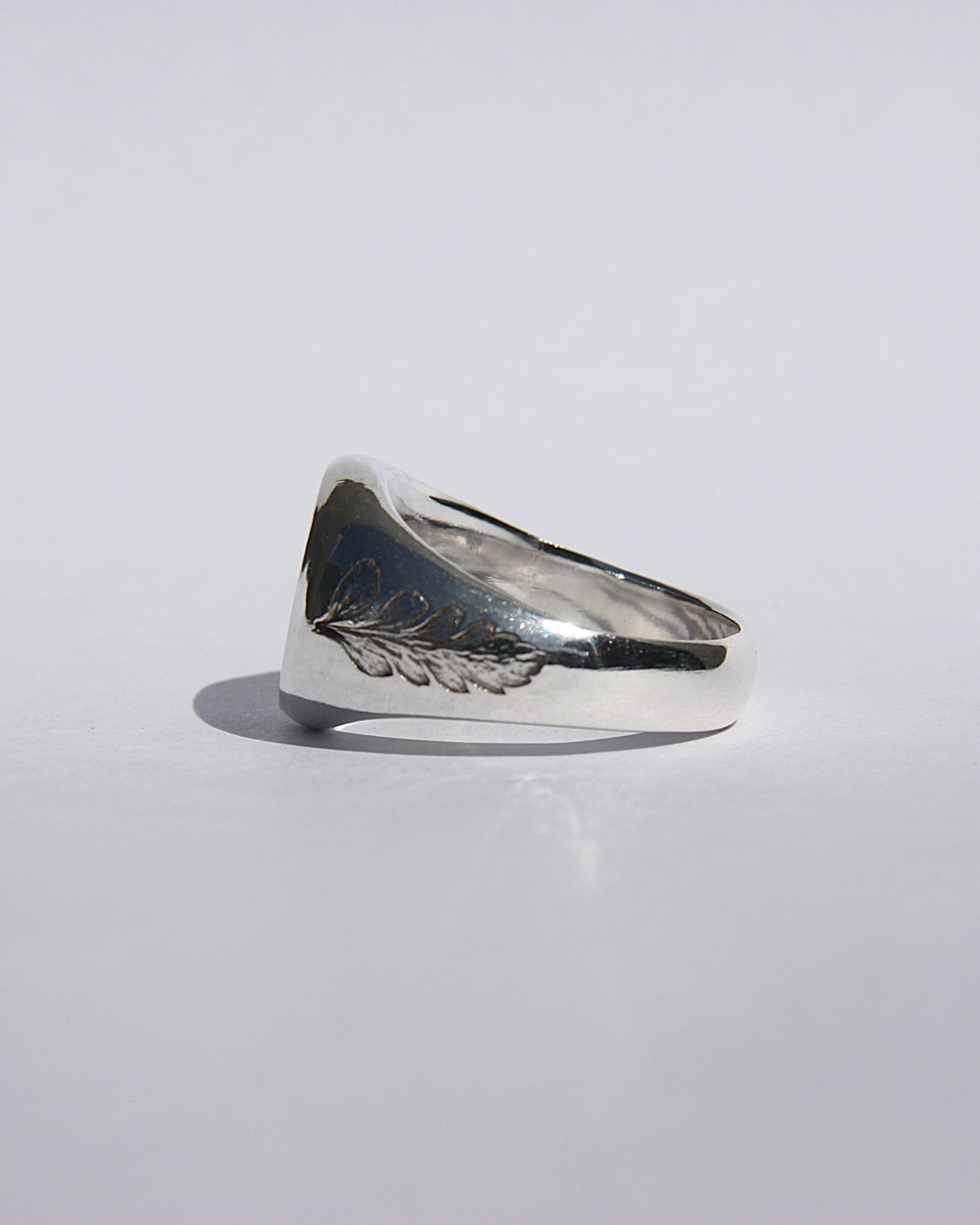 Fern Signet Ring Q 1/2