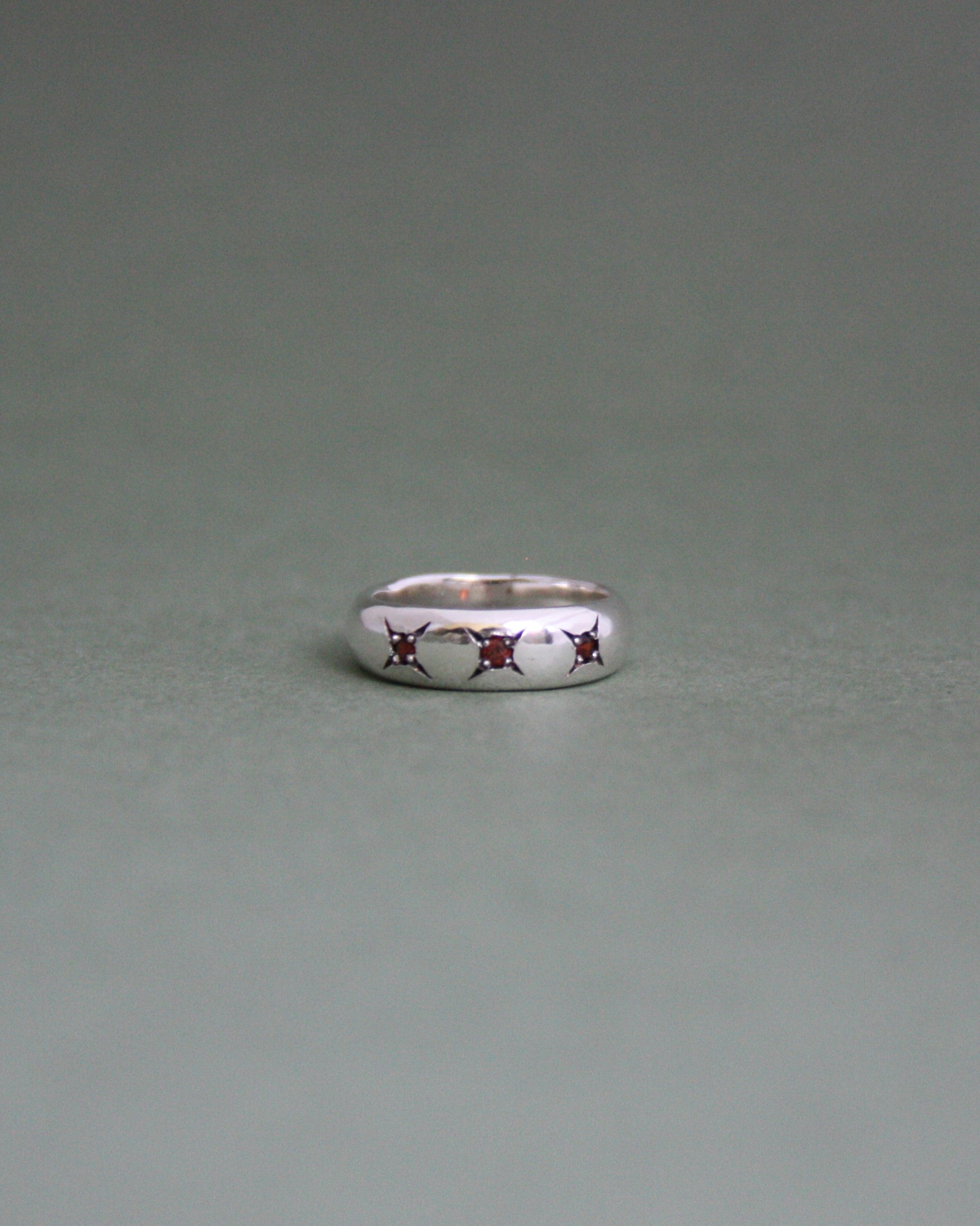 Star Set Garnets Ring H 1/2