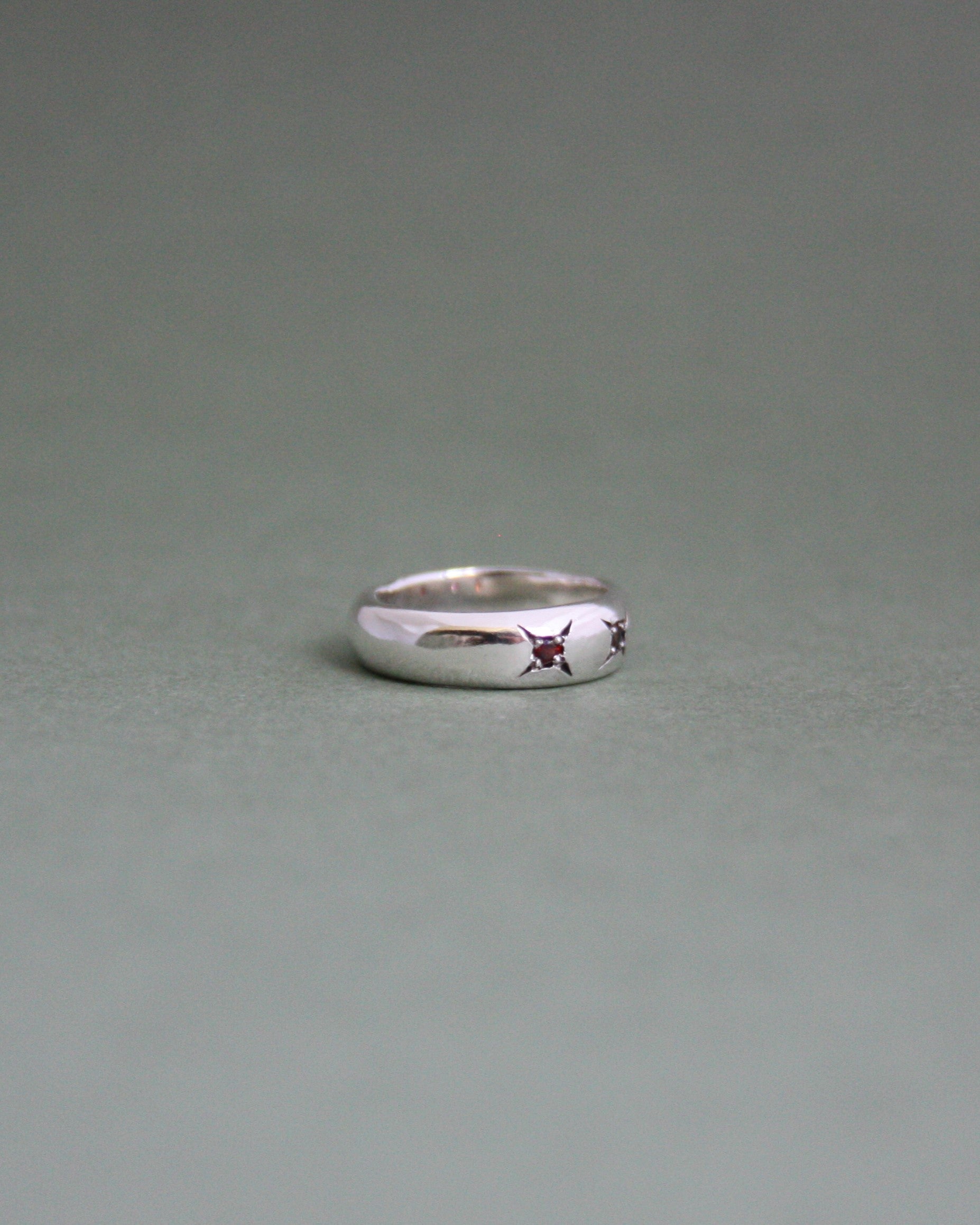 Star Set Garnets Ring H 1/2