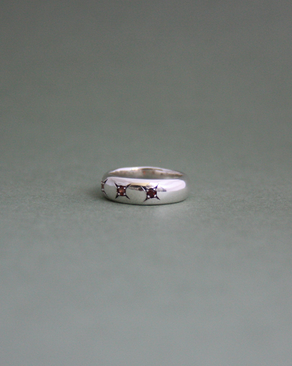 Star Set Garnets Ring H 1/2