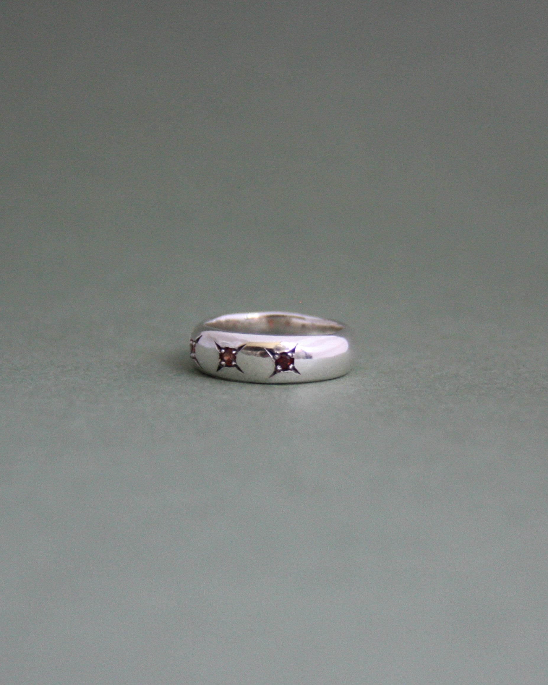 Star Set Garnets Ring H 1/2