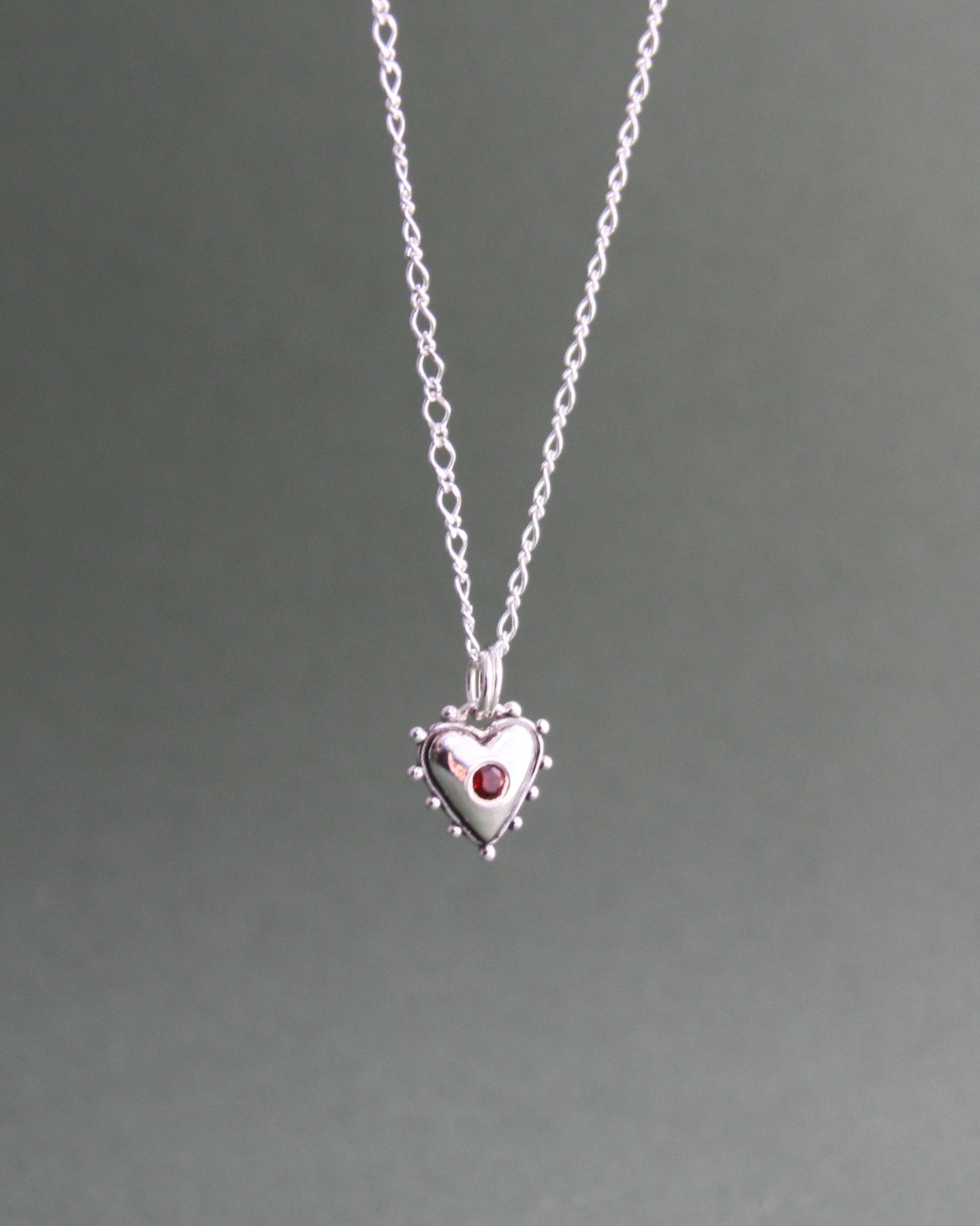 'Anya Necklace Flush Set Garnet