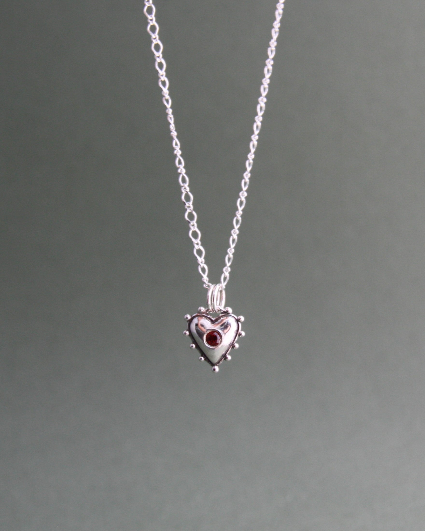 'Anya Necklace Flush Set Garnet