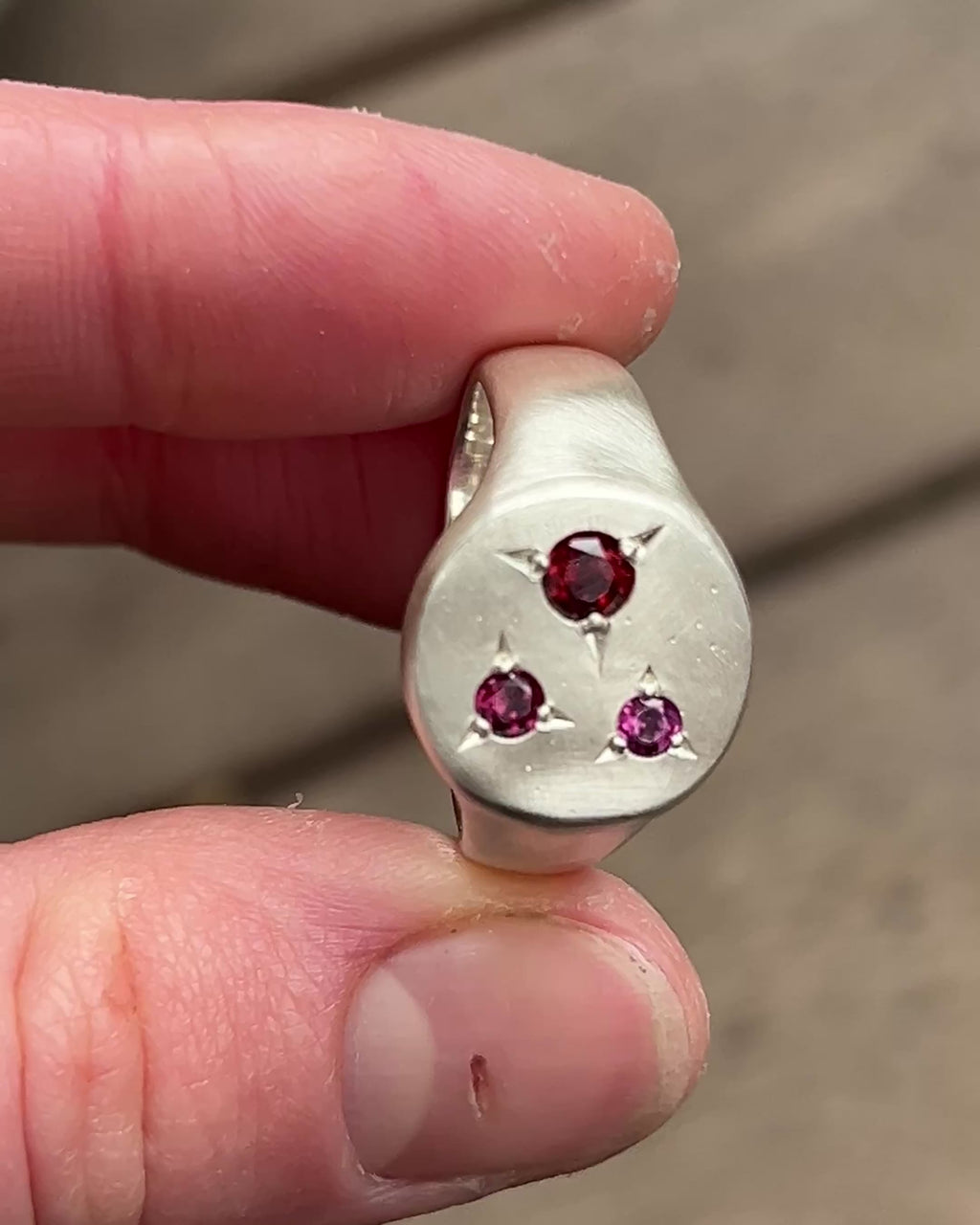 Trio Garnets Signet 11 1/4