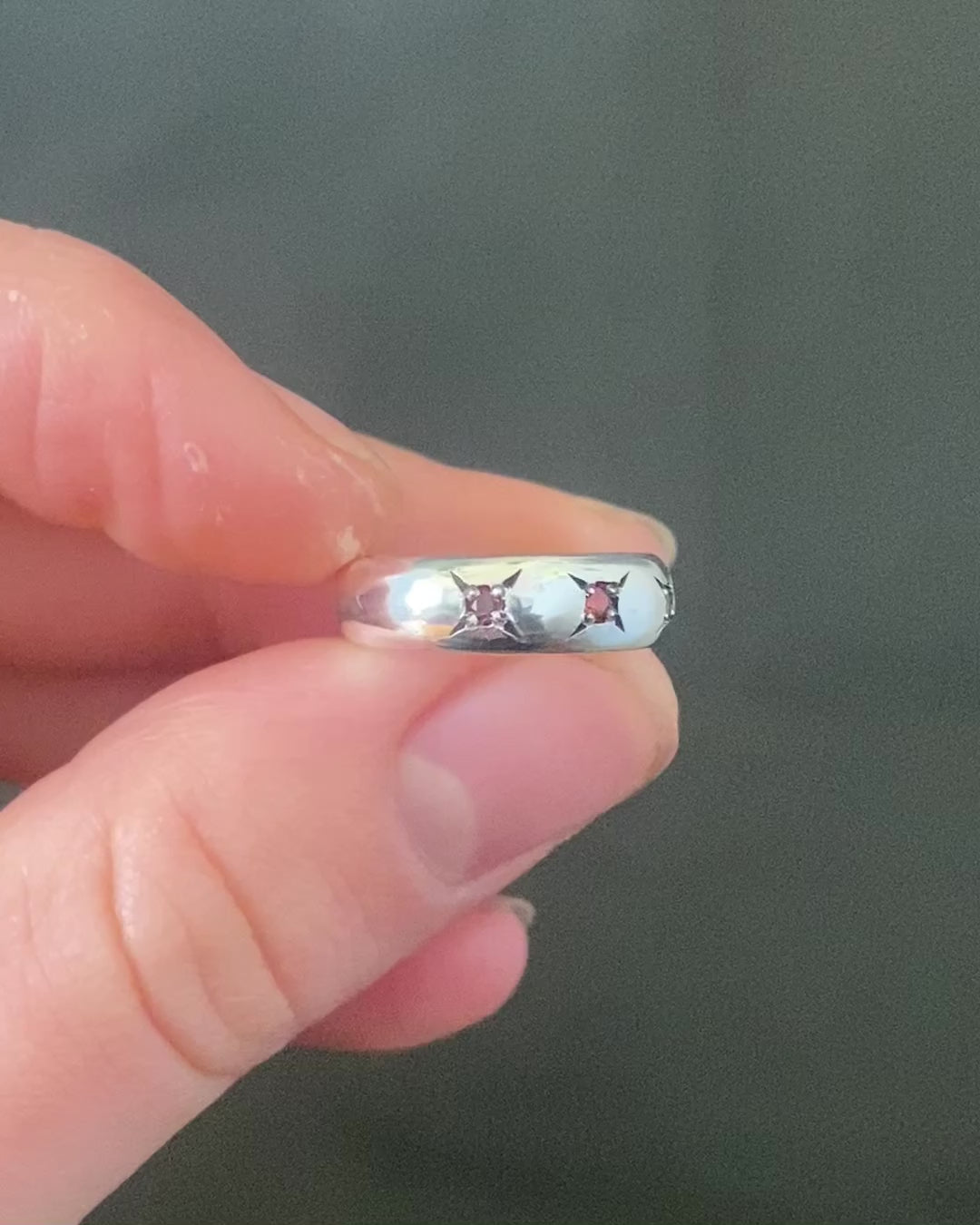 Star Set Garnets Ring H 1/2